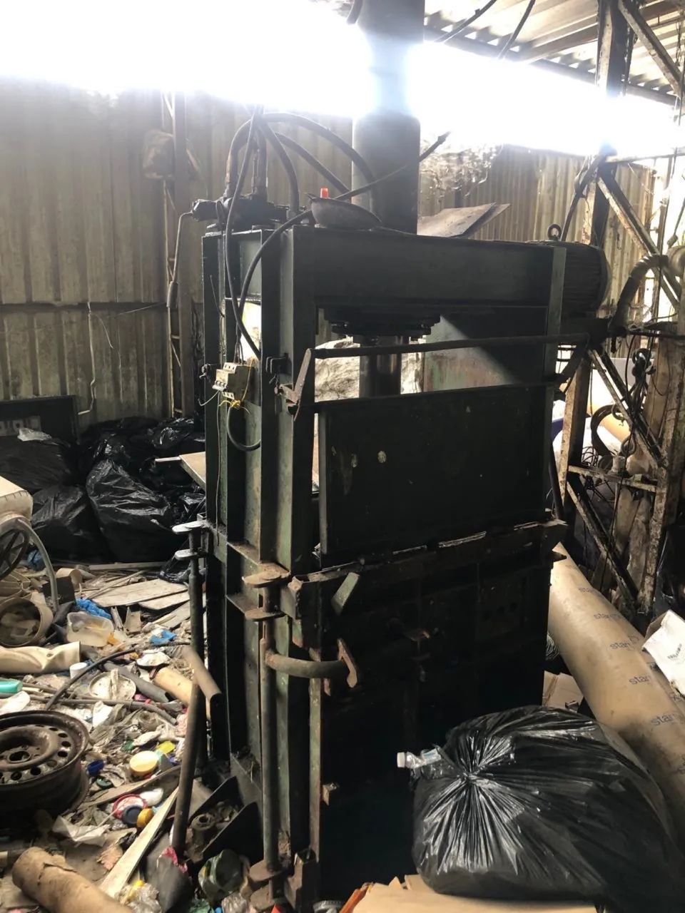 Prensa hidráulica compactação de reciclagem  - Foto 2