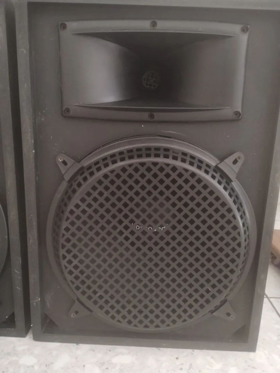 2 caixas de som passiva bossoud 300w cada semi nova