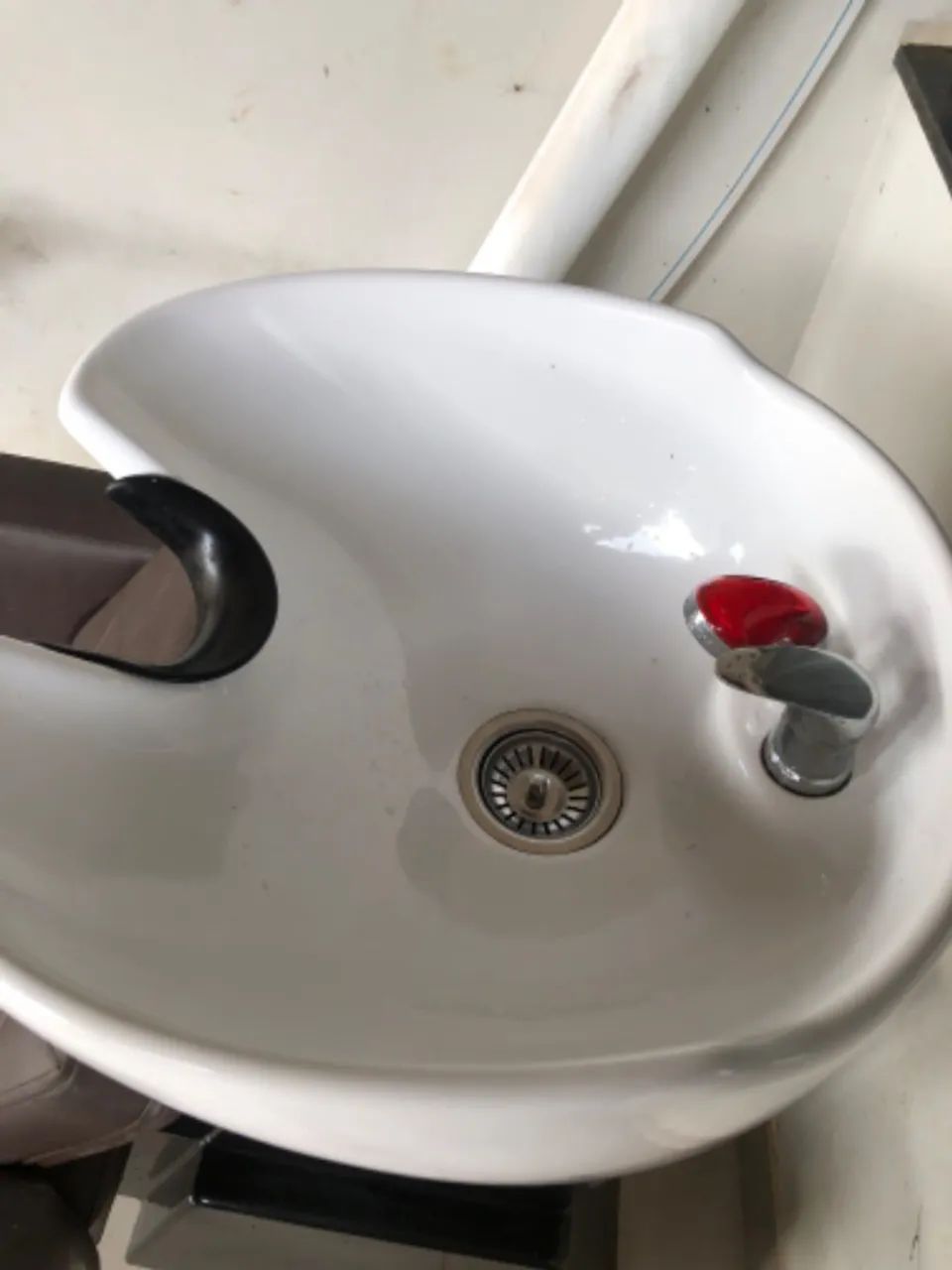 Lavatório para salão de beleza Cuba de porcelana. Bem conservado ...