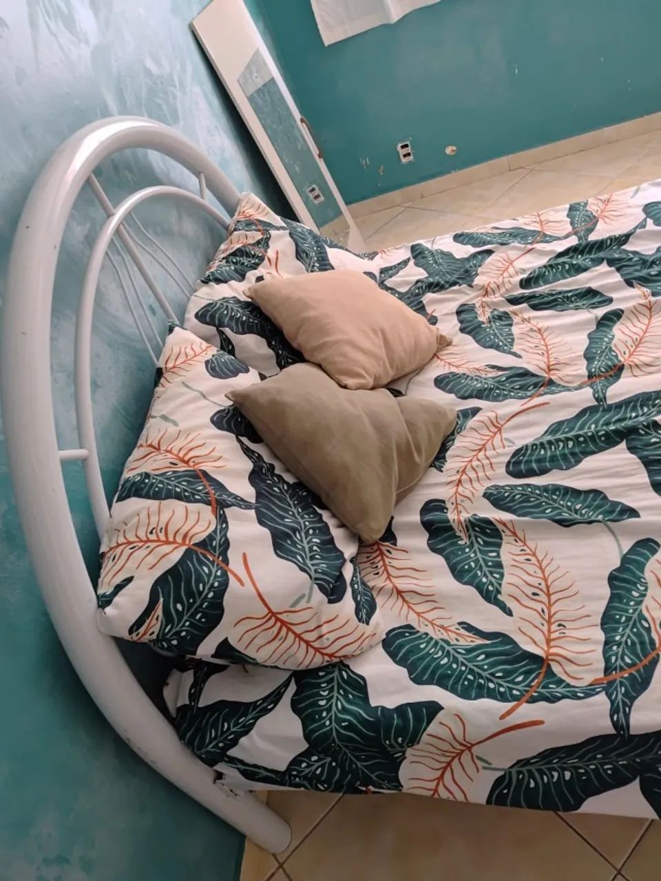 Cama de ferro com colchão 