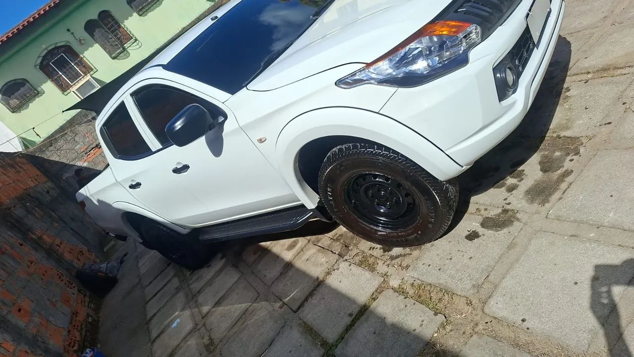 Mitsubishi L200 2023