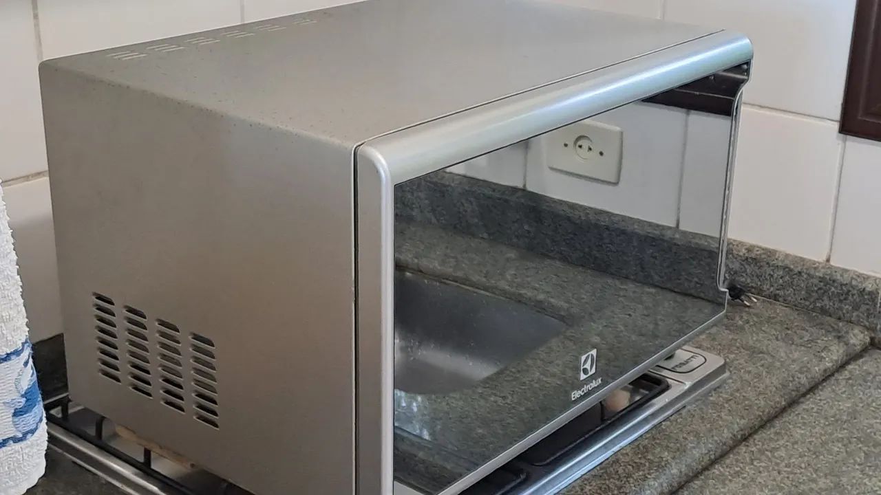 MICRO-ONDAS ELECTROLUX 31L ESPELHADO 220V - Foto 2