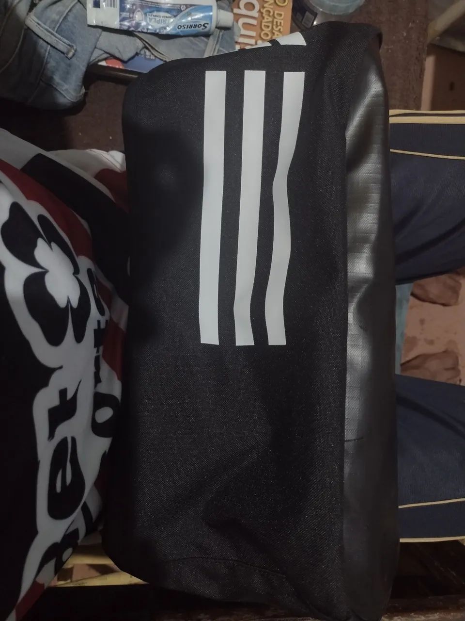 Mochila de mão nova zerada nunca foi usada Adidas número pra