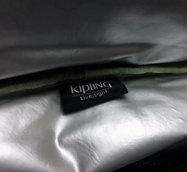 KIPLING - BOLSA TÉRMICA KIPLING NA COR PRETA NOVA/LACRADA - Foto 5