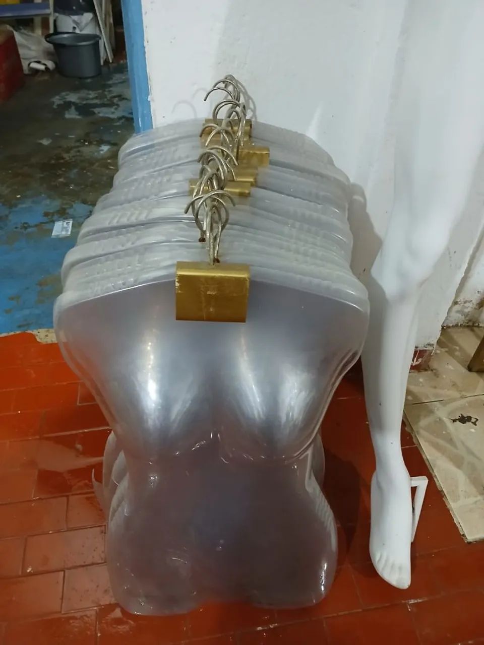 Cabides, manequin e araras - Foto 5