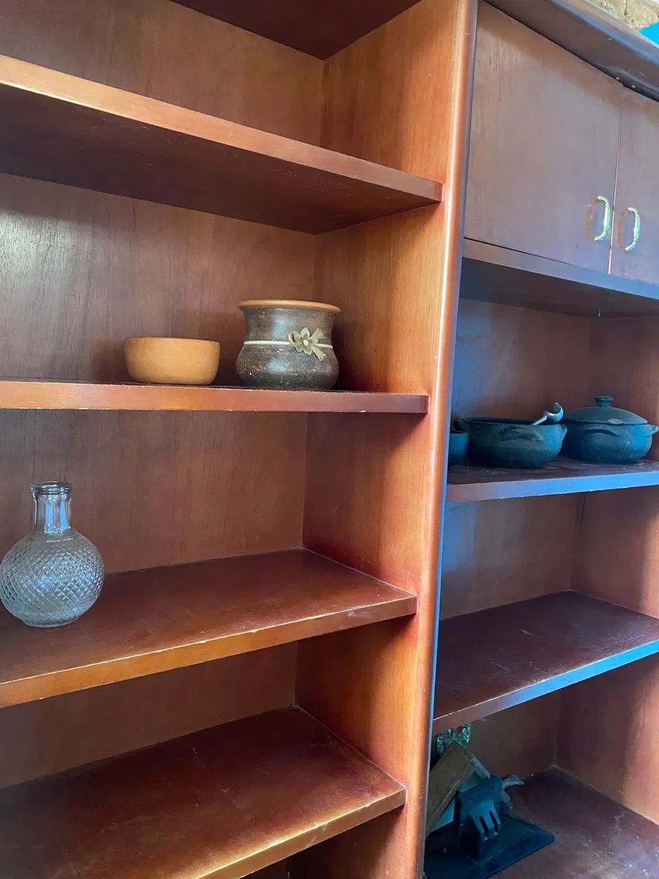 Móvel de madeira com prateleiras - ótimo estado - Foto 3