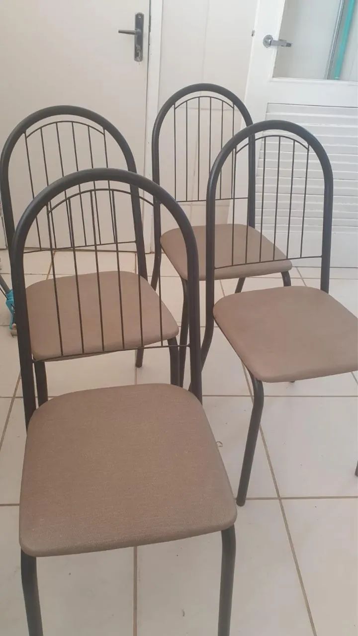 4 Cadeiras acolchoadas - Foto 2