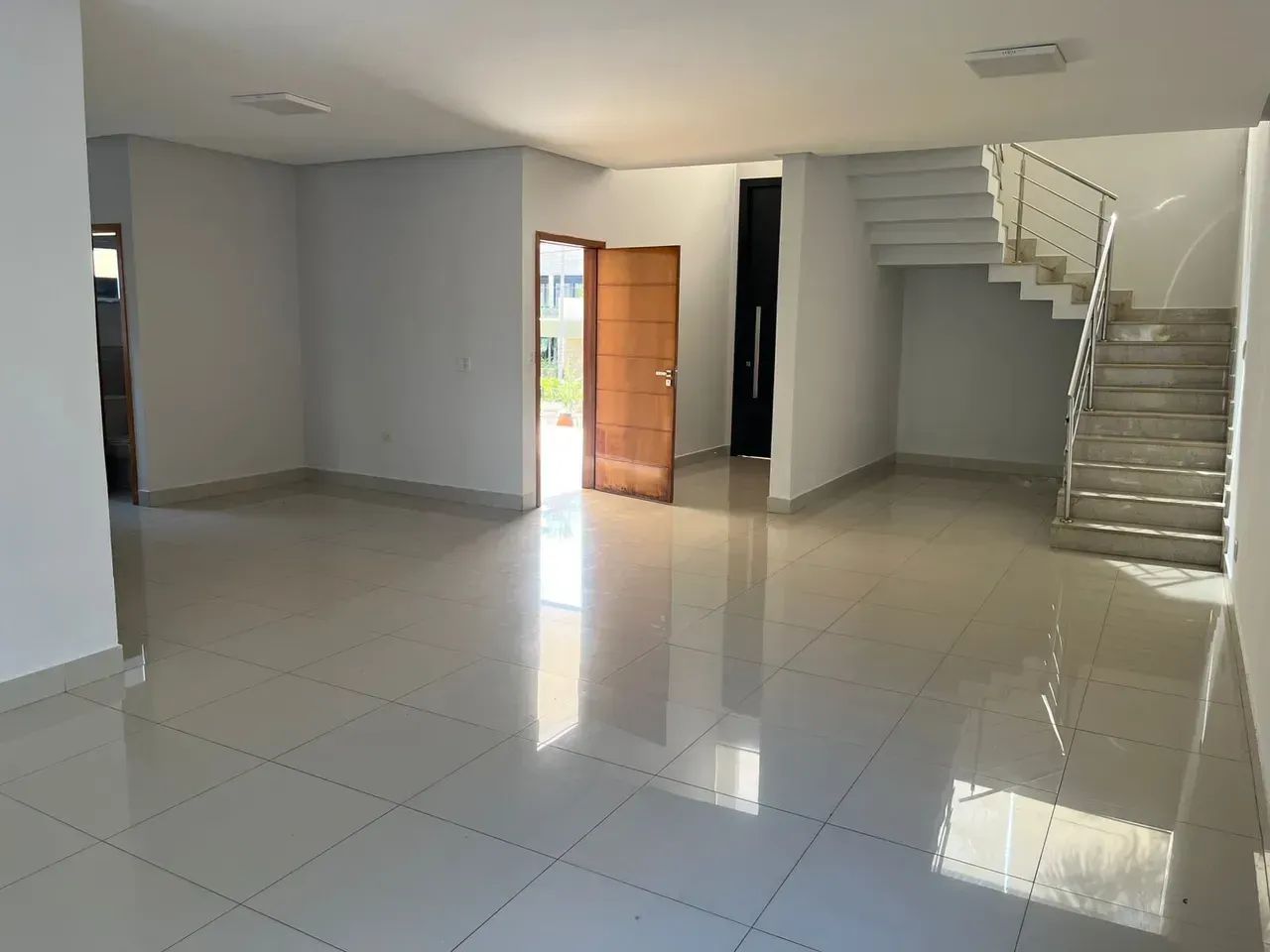 Casa Sobrado c/ móveis planejados tem 250m² com 4 SUITES - Foto 4