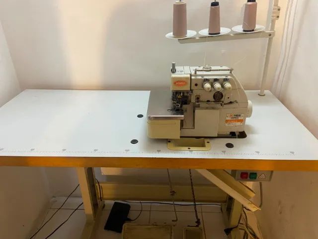 MAQUINA OVERLOCK COM MESA - Foto 5