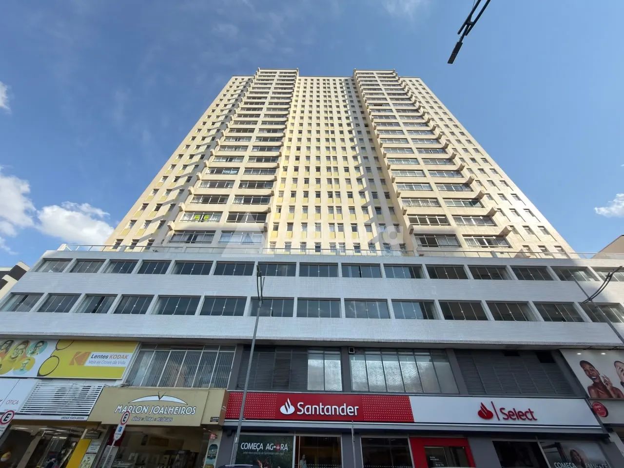 Amplo Apartamento de 3 Quartos no Centro de Ponta Grossa