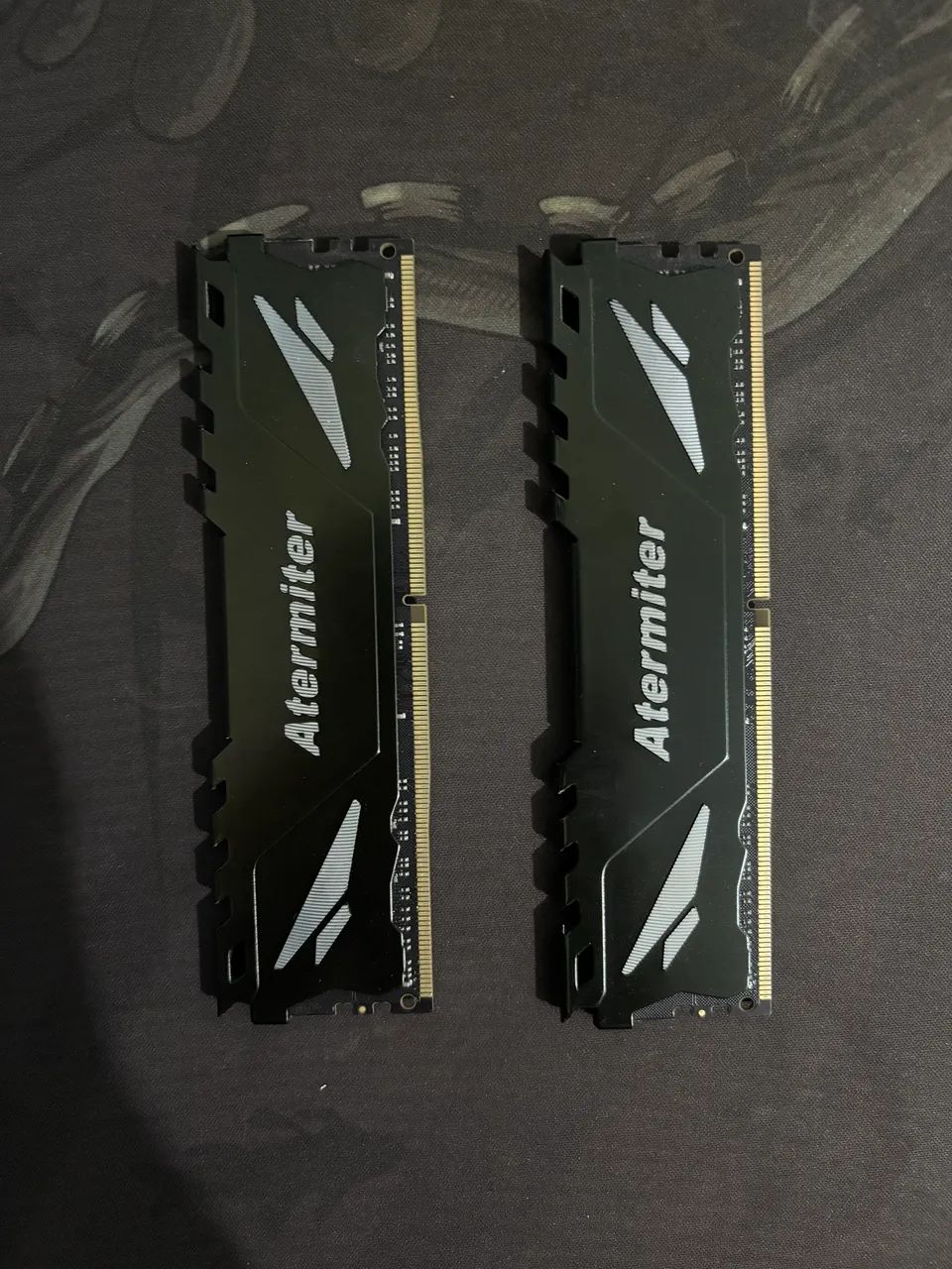 Duas Memória RAM DDR4 8gb 2666MHz