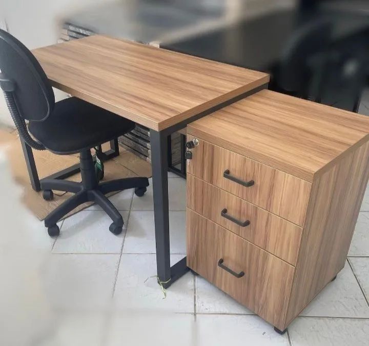 Desk for All Environments493645314382909442