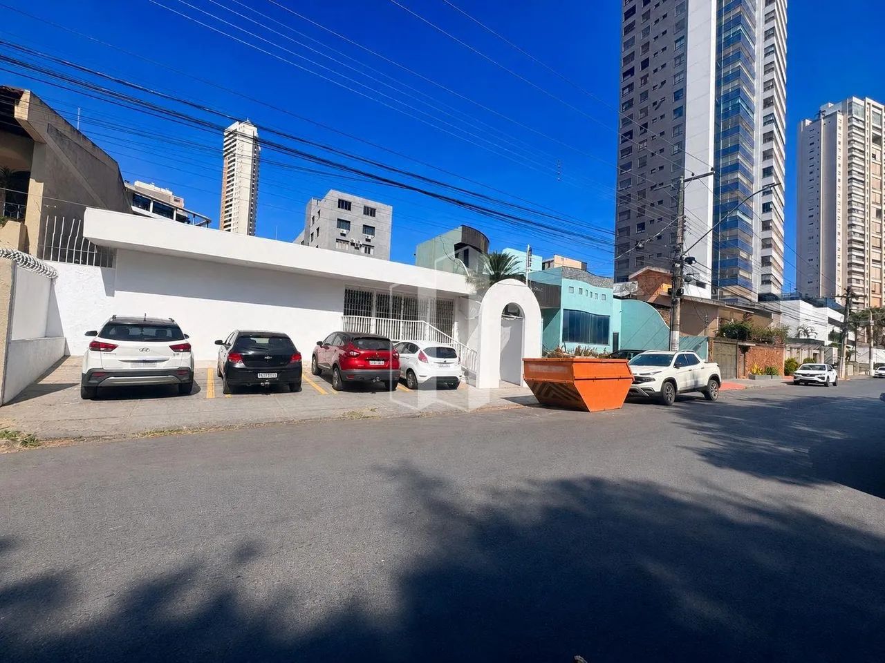 Casa com 5 Dormitórios, 2 Suítes, 6 Vagas e com 450M² - Setor Oeste - Foto 3