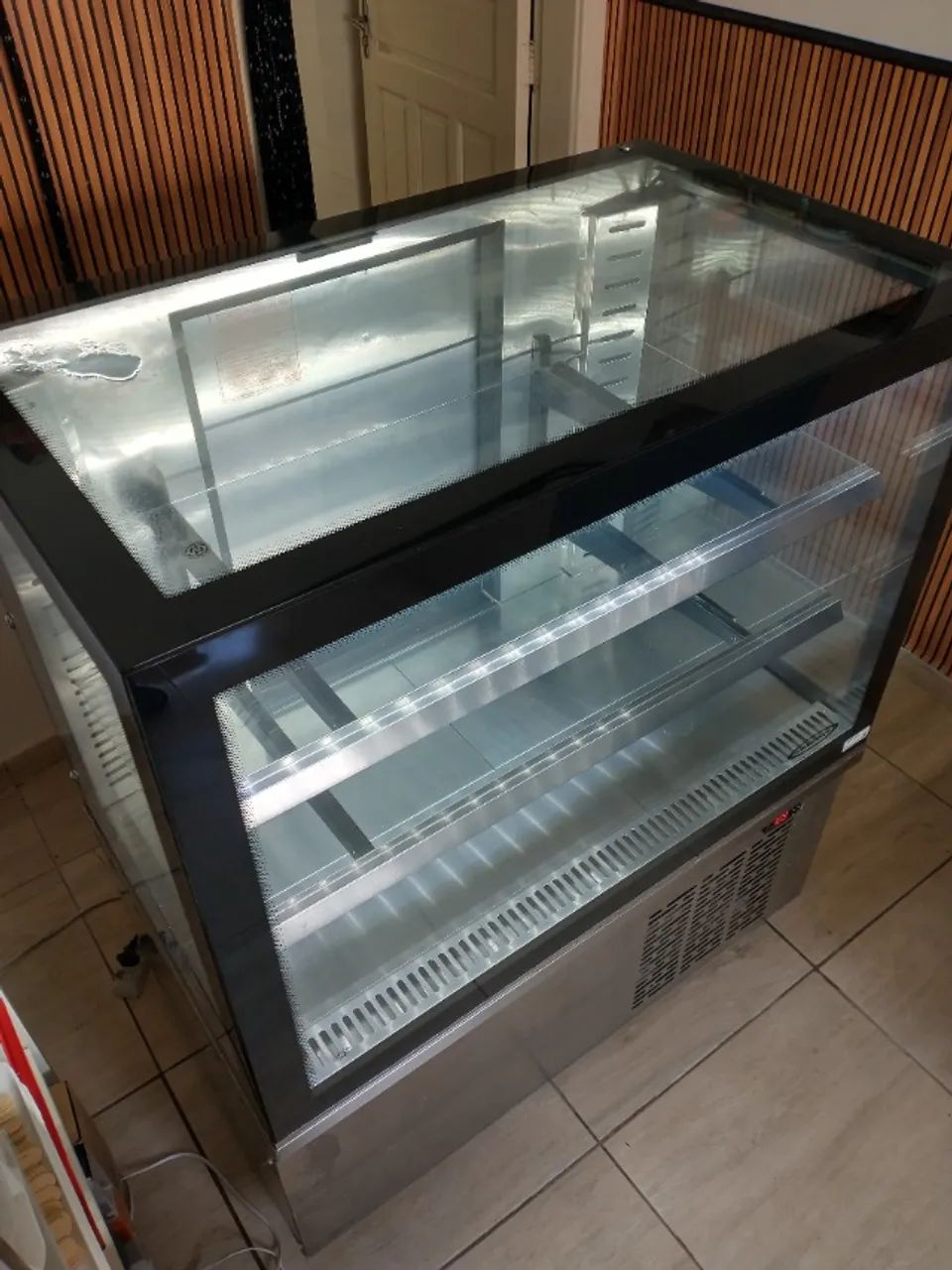Balcão refrigerado expositor conservex 220V - vitrine doces - Foto 2
