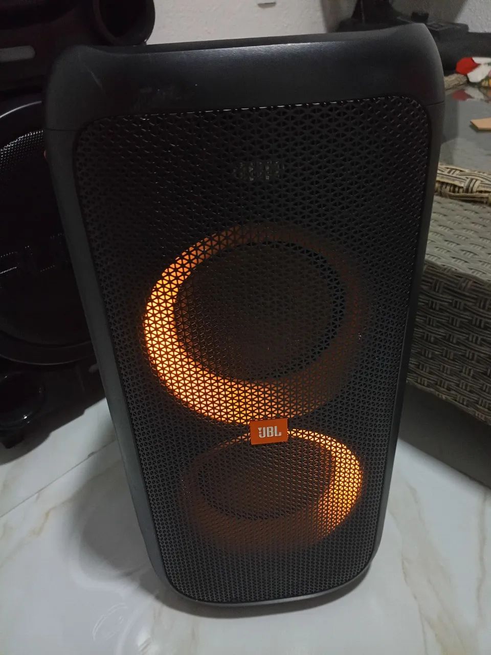 Vendo caixa de som partybox 100 JBL  - Foto 3
