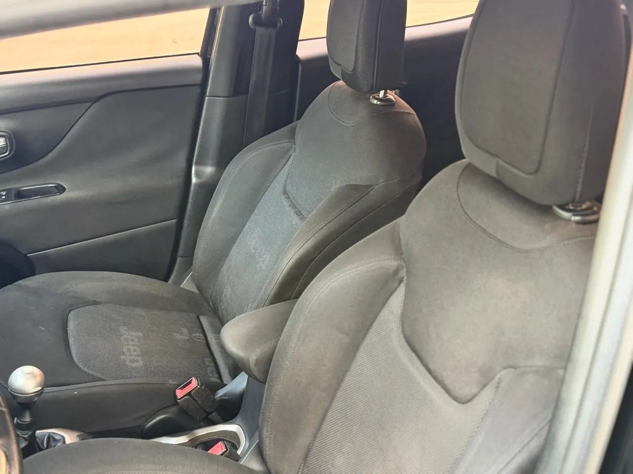 Jeep Renegade Sport 1.8 4x2 Flex 16V Mec., foto 12 de 14