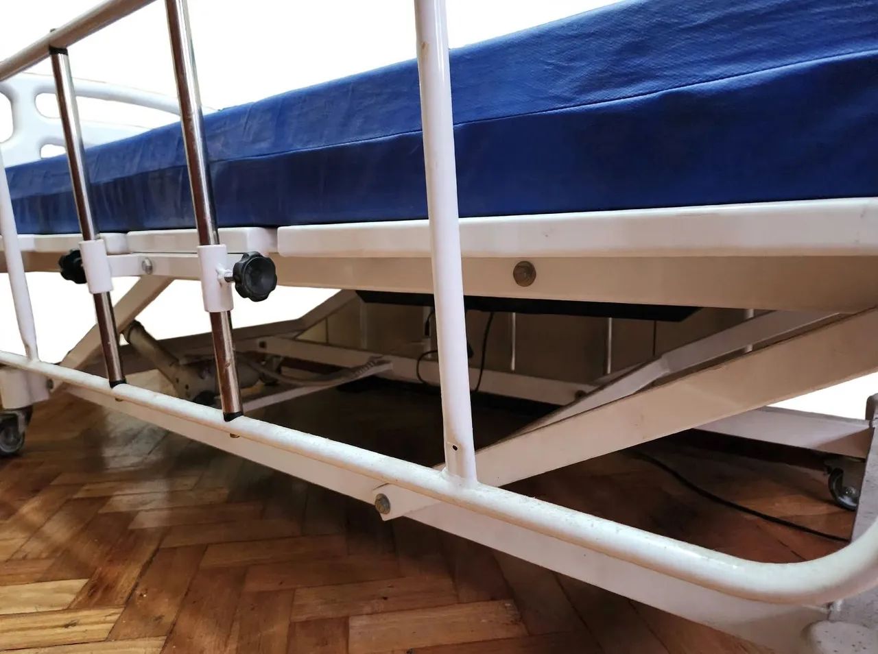 Cama Hospitalar Elétrica com Colchão e Controle - Semi Nova<br> - Foto 3