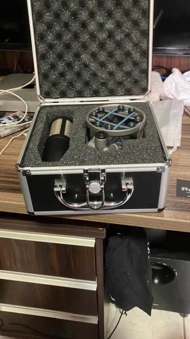 MICROFONE AKG P420 - SEMINOVO COM CASE - Foto 4