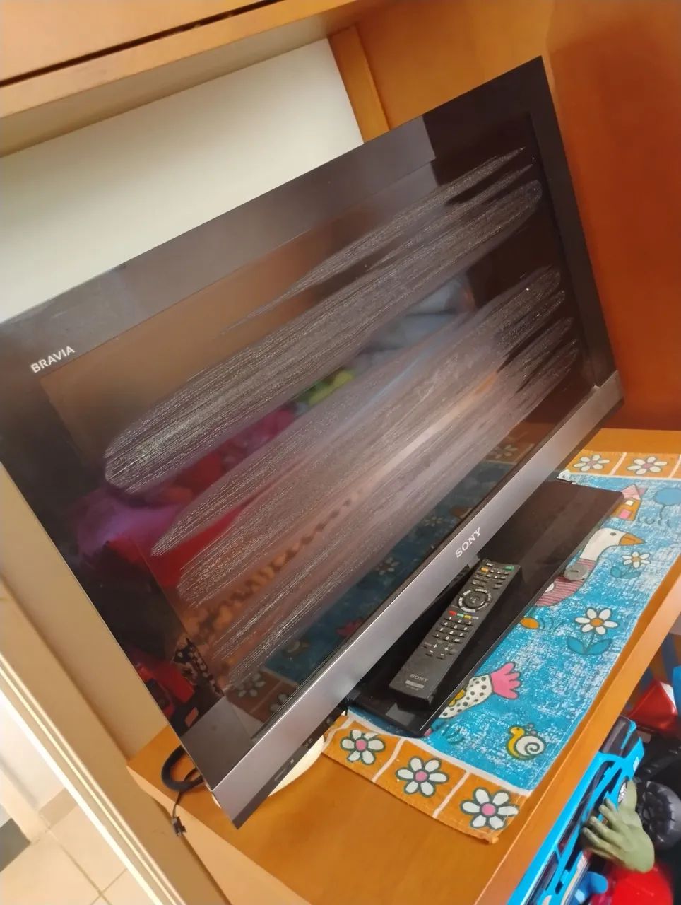 Tv Sony brava 32 polegadas funciona tudo normal, somente a tela que está com havaria  - Foto 3