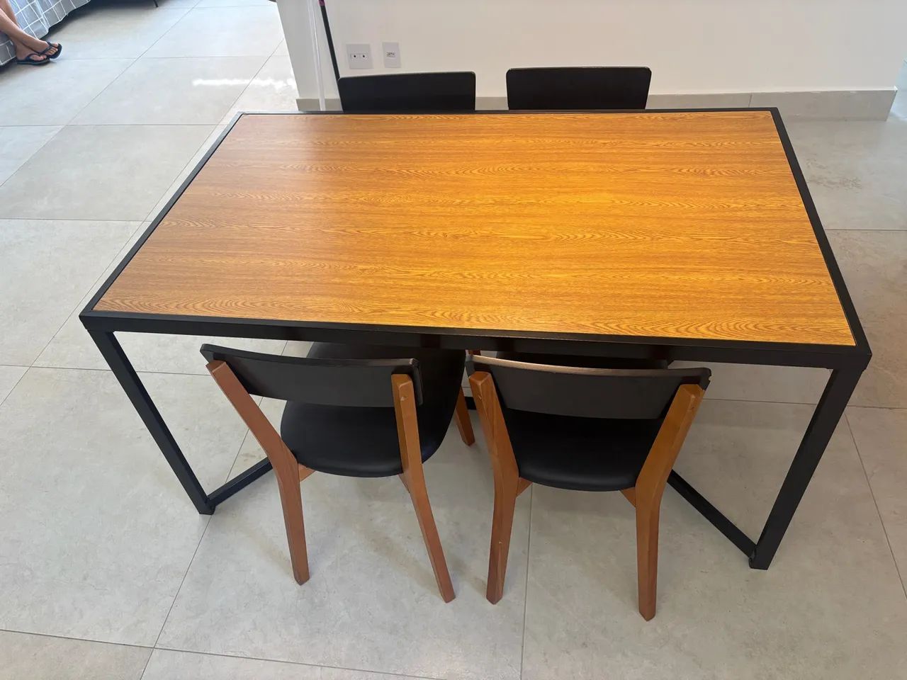Conjunto mesa e 4 cadeiras  - Foto 4