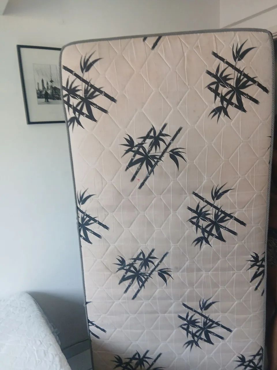 Cama Box solteiro. Ótimo estado de conservação 