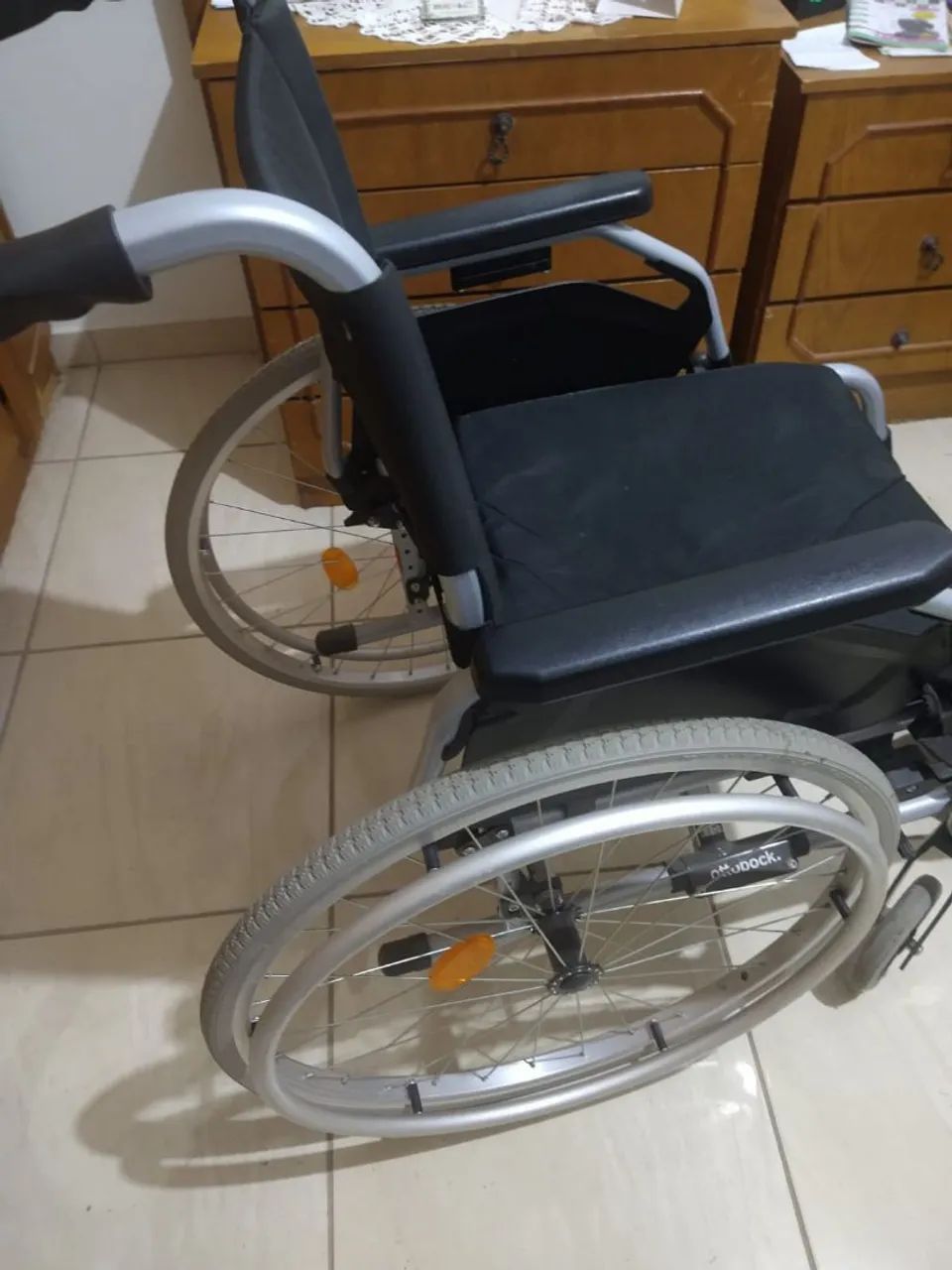 Cadeira de rodas nova
