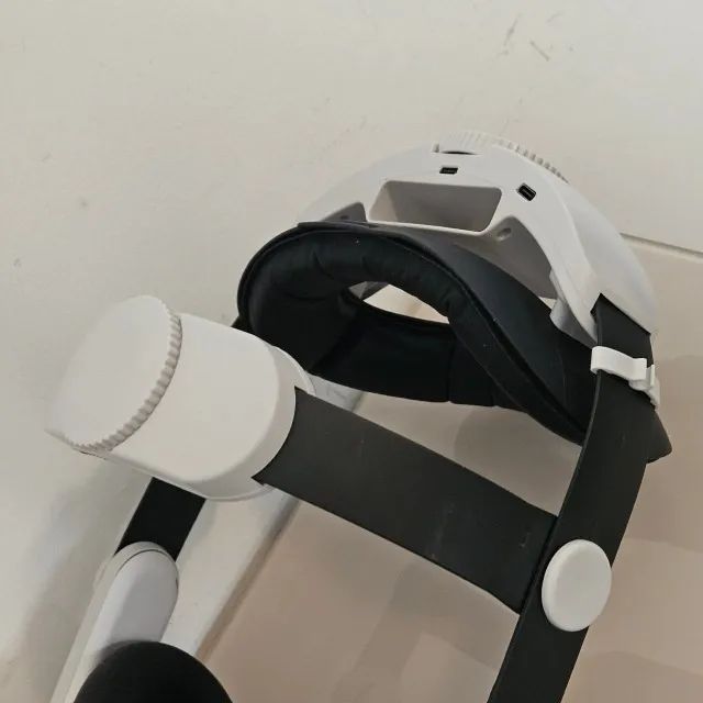 Faço envio - Quest 3 Completo e em perfeito estado com 2 controles + brindes - Foto 5