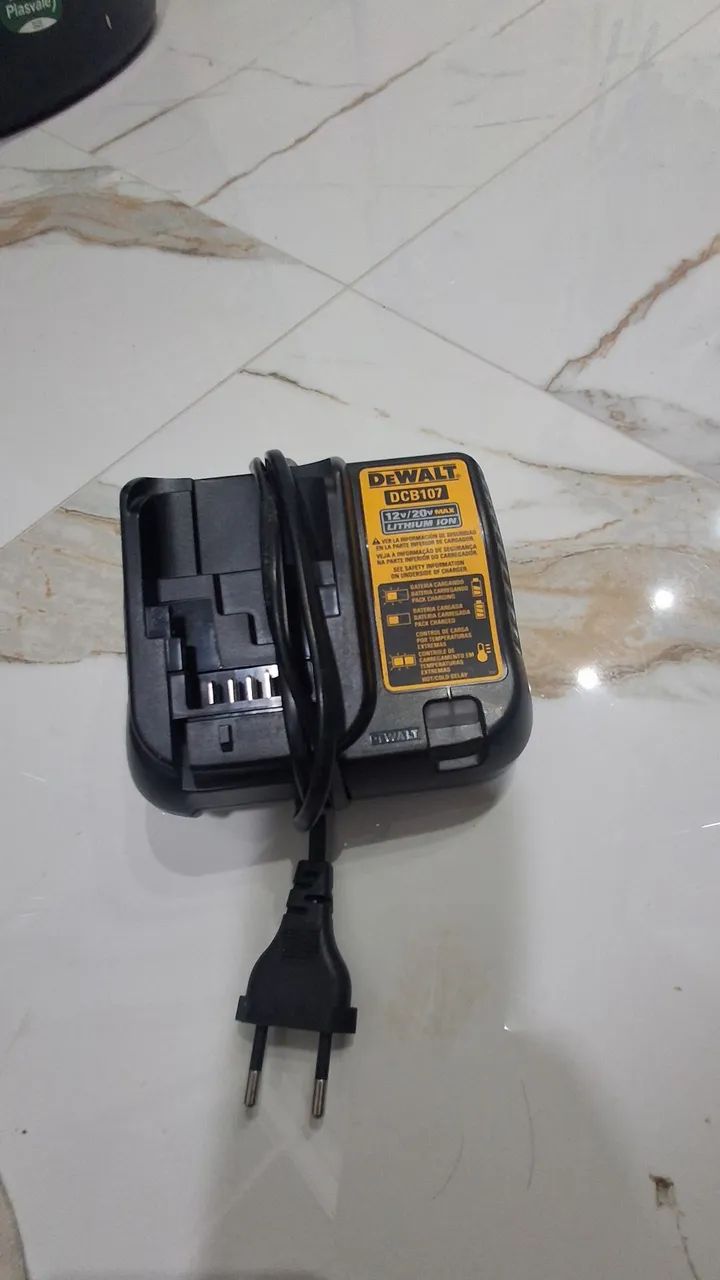 Carregador de Bateria Dewalt - Foto 2