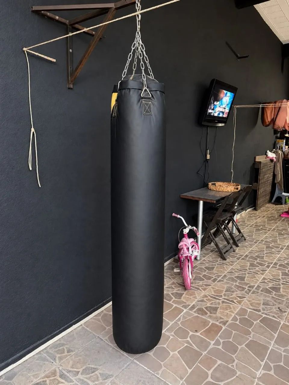 Saco de Pancada Muay Thai e Boxe Grande - Com Correntes e Suporte