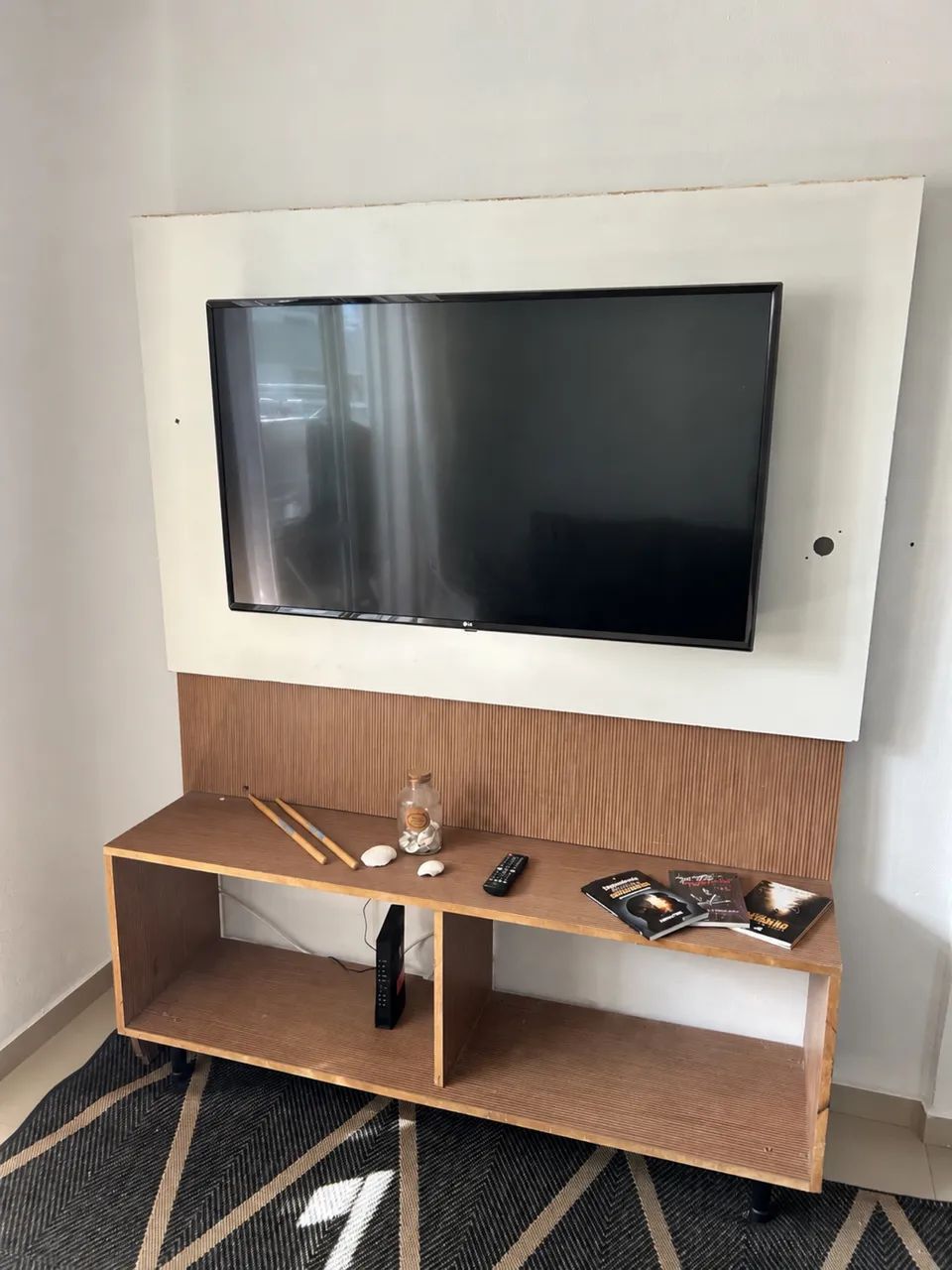 Painel de TV + TV