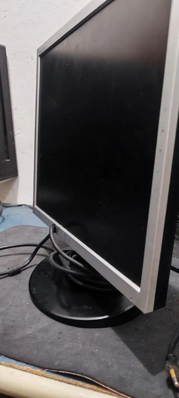 Monitor LG Flatron L1753T-SF, um modelo de monitor LCD de 17 polegadas - Foto 4