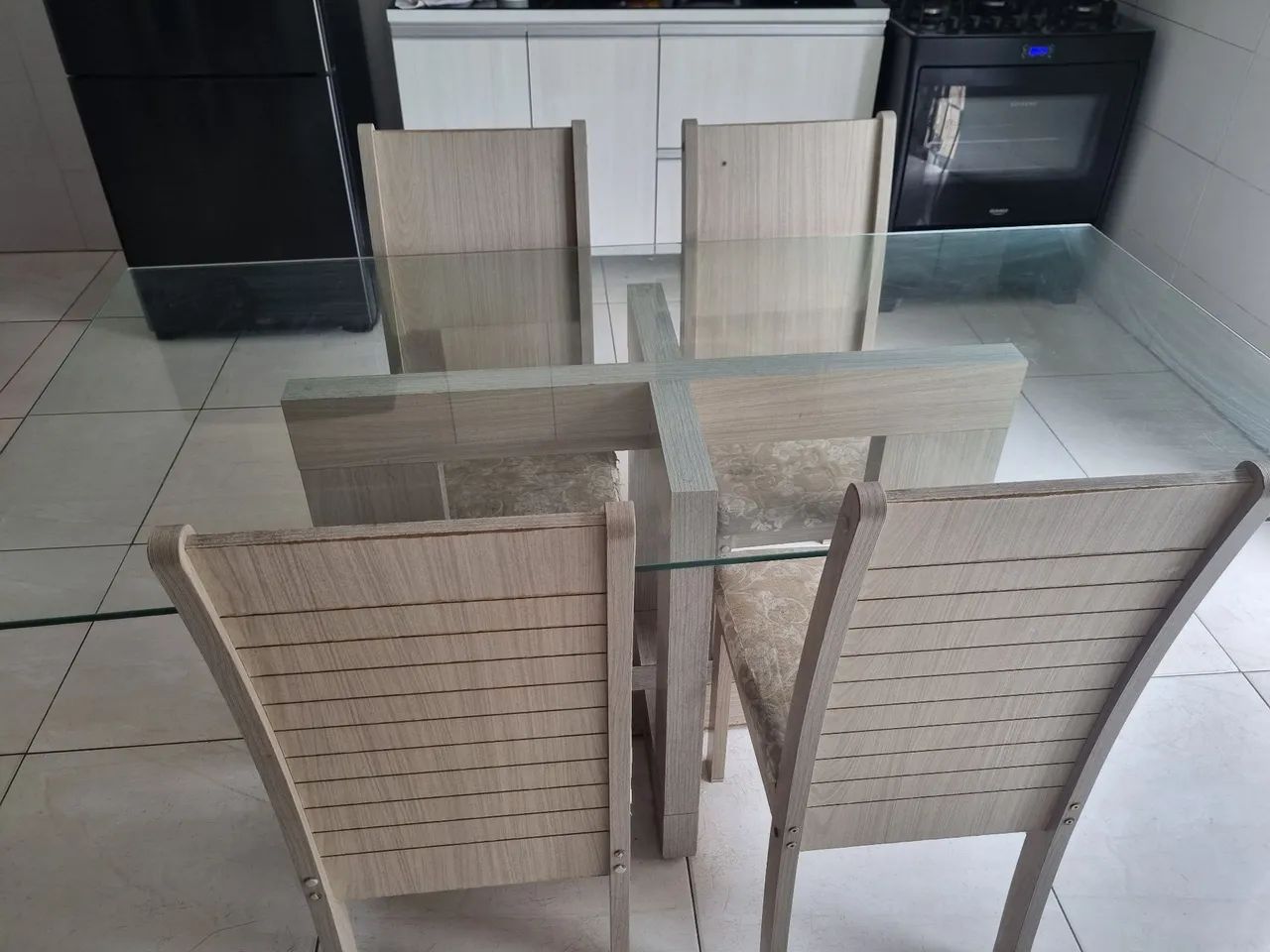 Conjunto de mesa com 4 cadeiras - Foto 2
