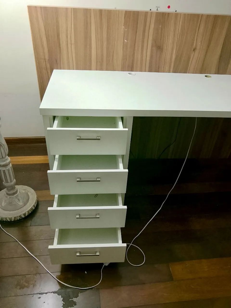 Escrivaninha com 4 gavetas  - Foto 5
