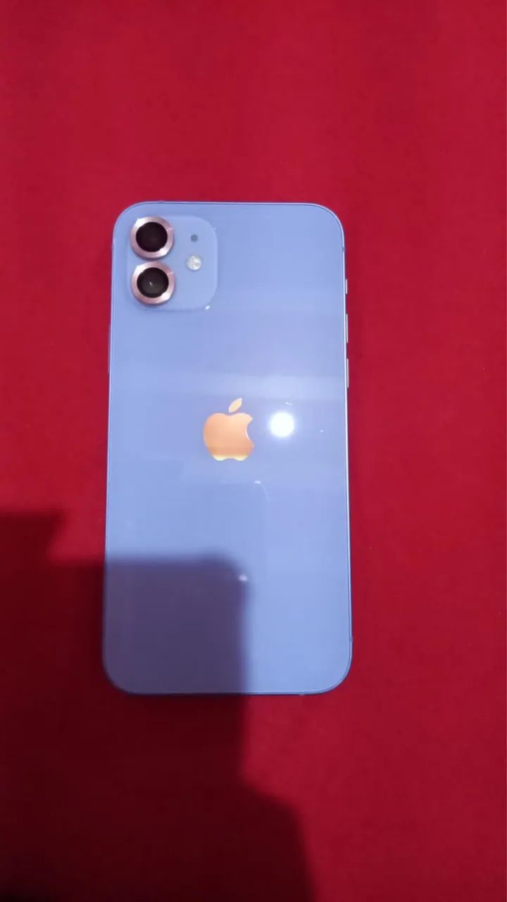 Vendo iPhone 12 lilás ,fone e uma capinha incl