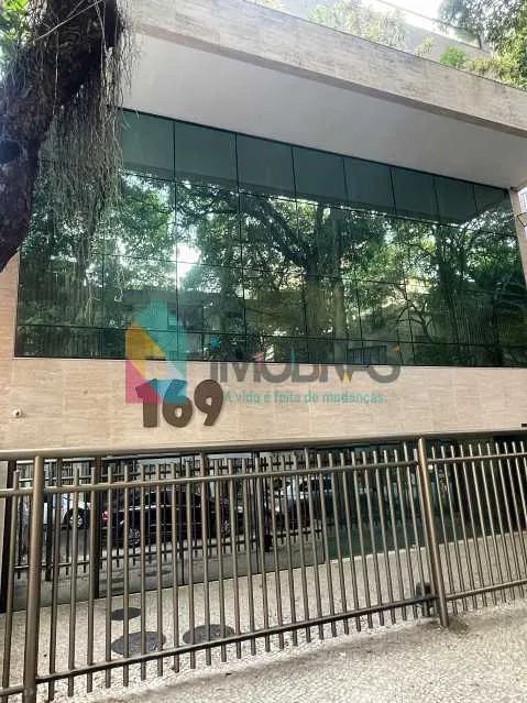 Prédio comercial com 3 andares e terraço em Botafogo