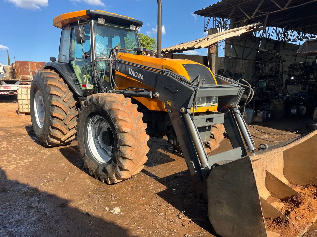 Trator de pneu Valtra BM125 Cabinado - com Madal - Foto 4