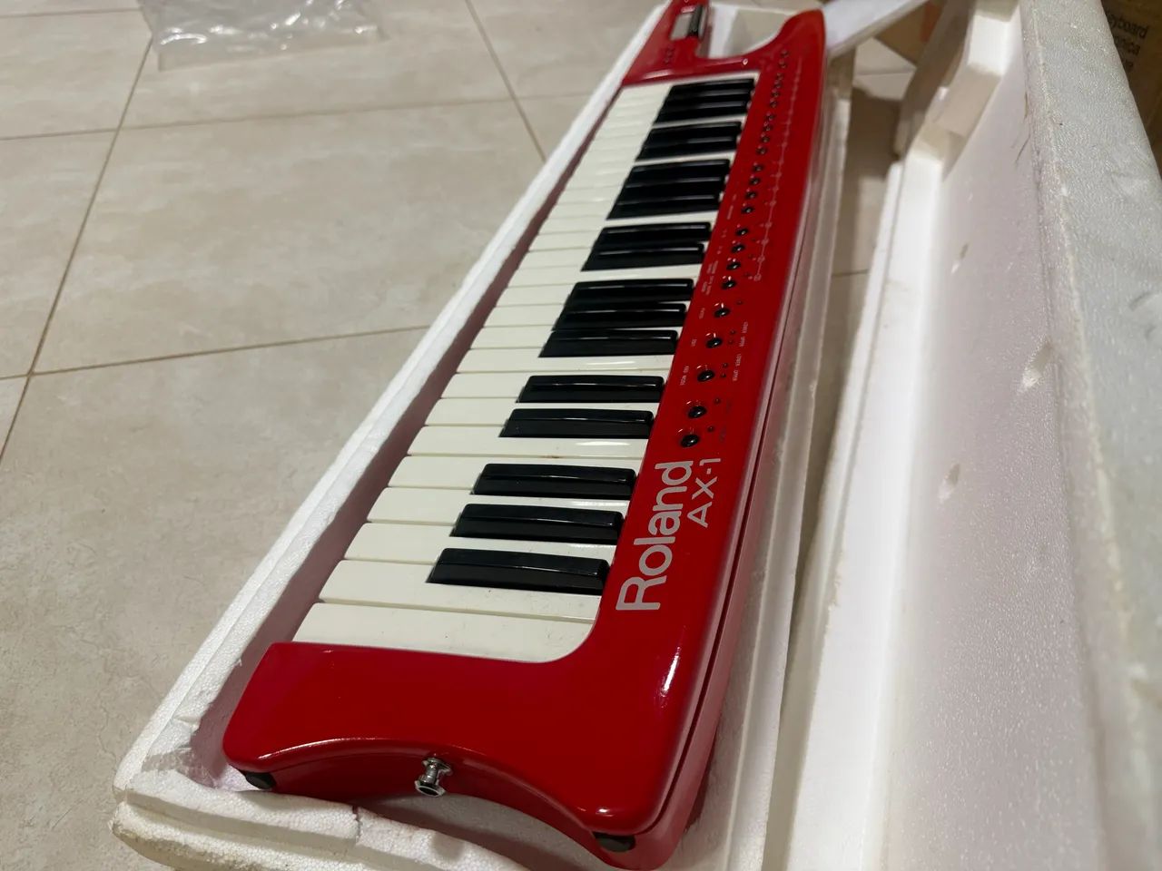 Roland AX-1 Keytar - Caixa e Manual - Impecável - Foto 2