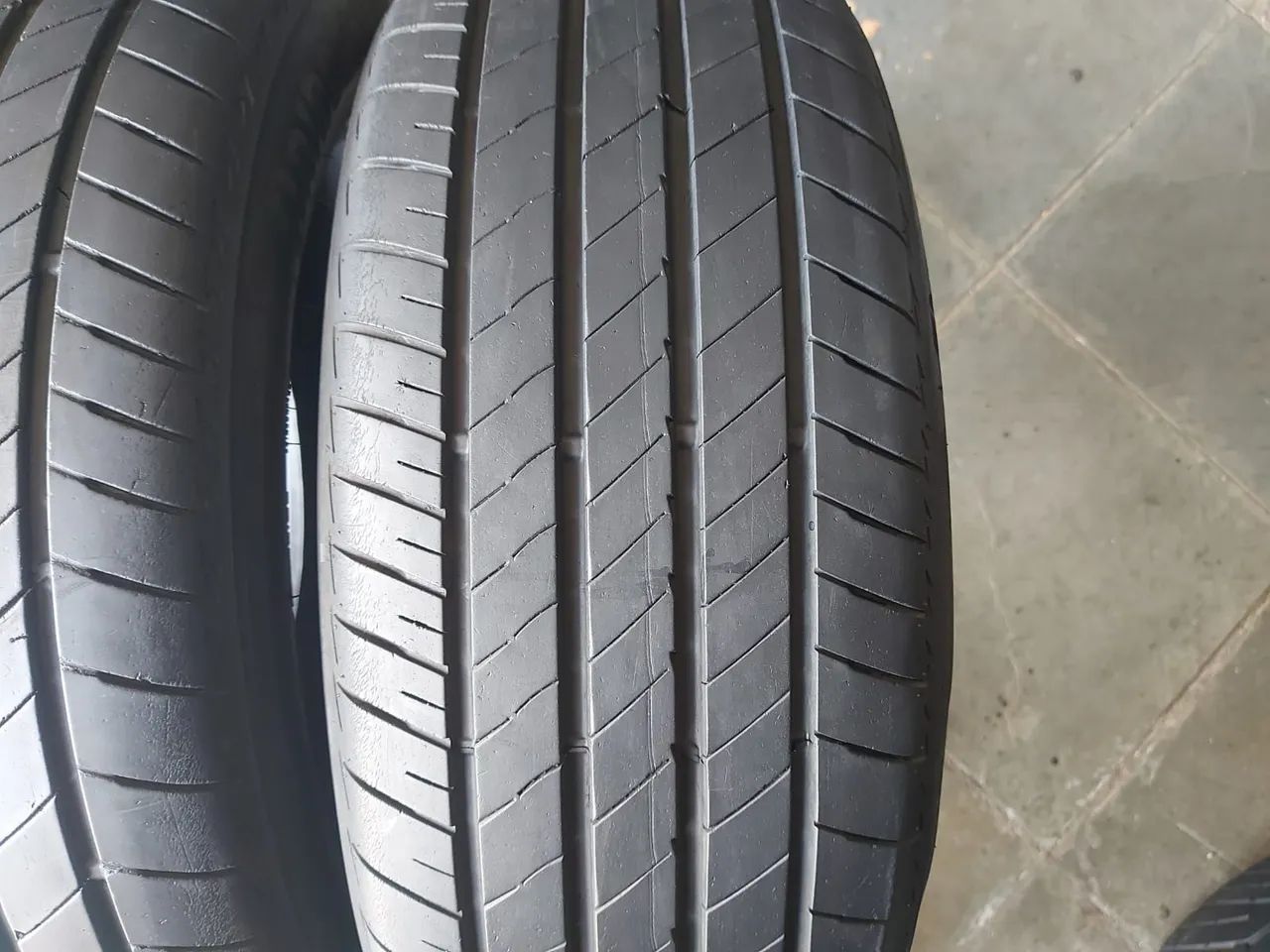 02 pneus 205/50r17 Turanza T005 Bridgestone  - Foto 2