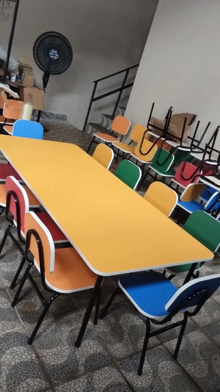 Mesa 10 cad.coloridos novas