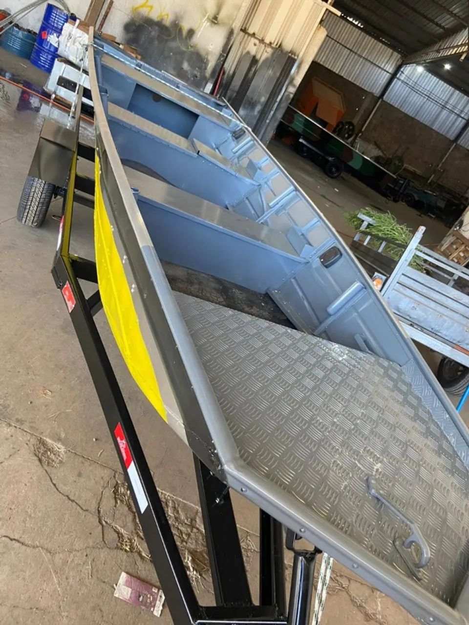 Canoa de 4m - Compacta e Resistente .