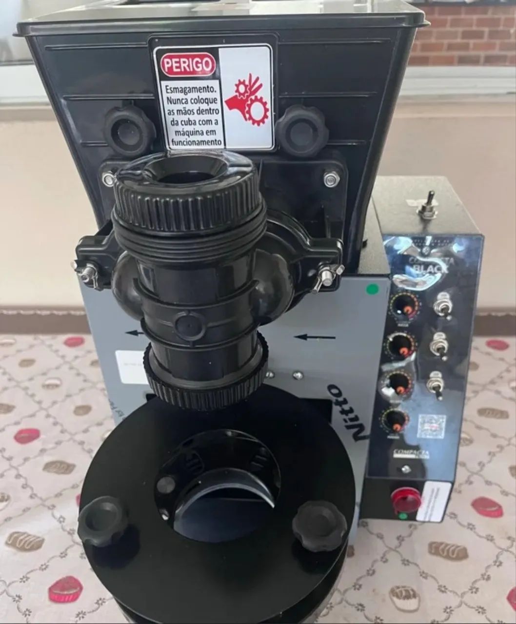 Maquina de salgados  com masseira 