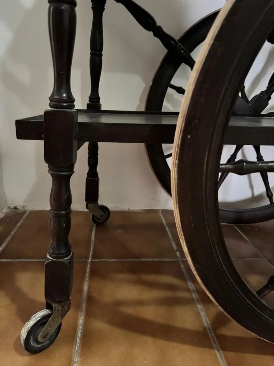Carrinho para bebidas antigo em madeira  - Foto 5