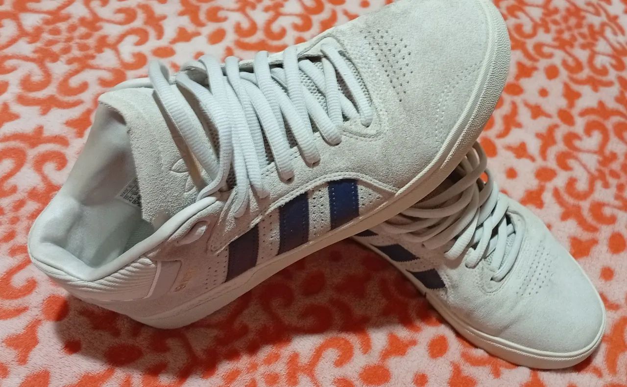 Tênis Adidas 