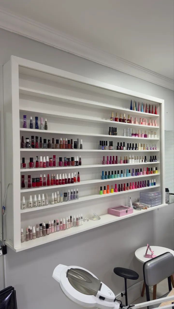 Vendo expositor de esmalte com led usado tamanho 123cmX183cm - Foto 2