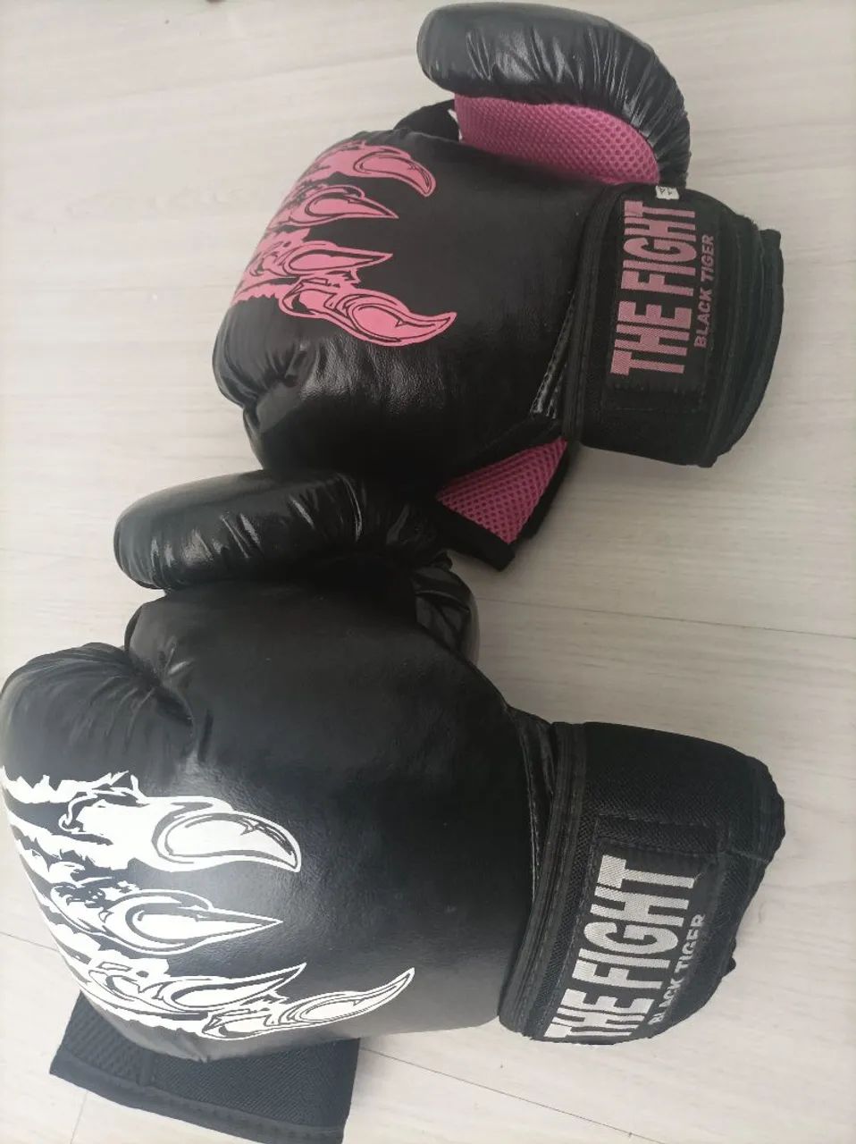 Dois pares, Luva de boxe 