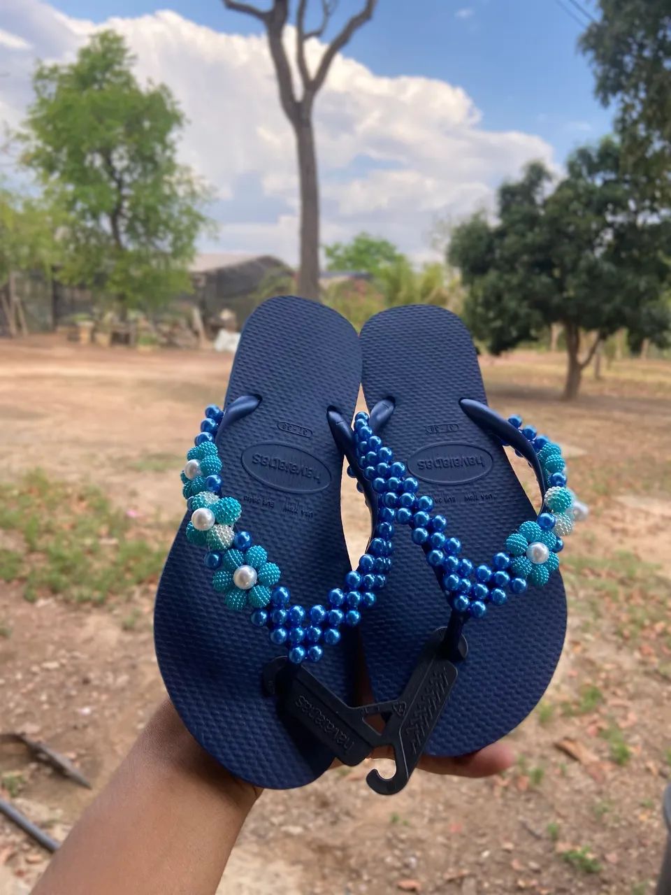 Chinelos Havaianas bordadas - Foto 3