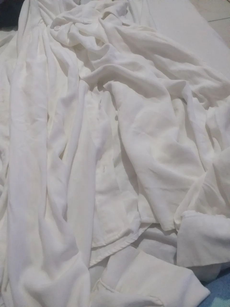 Vendo uma camiseta branca manga comprida 