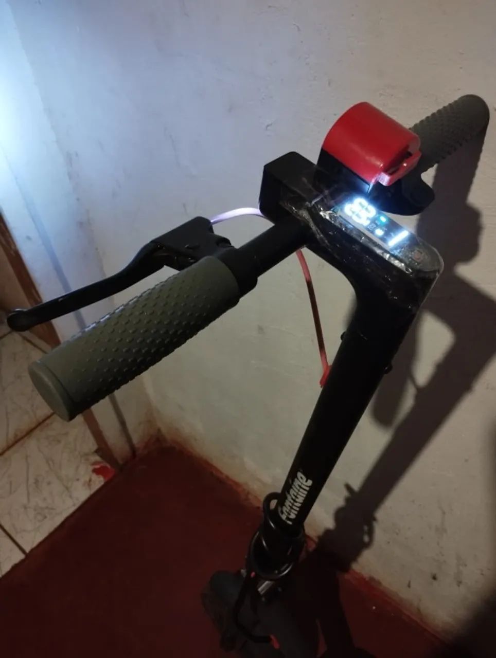 PATINETE ELÉTRICO ÓTIMO ESTADO COM CARREGADOR