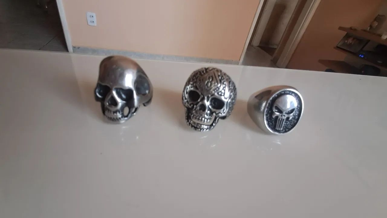Aneis de aço de caveiras