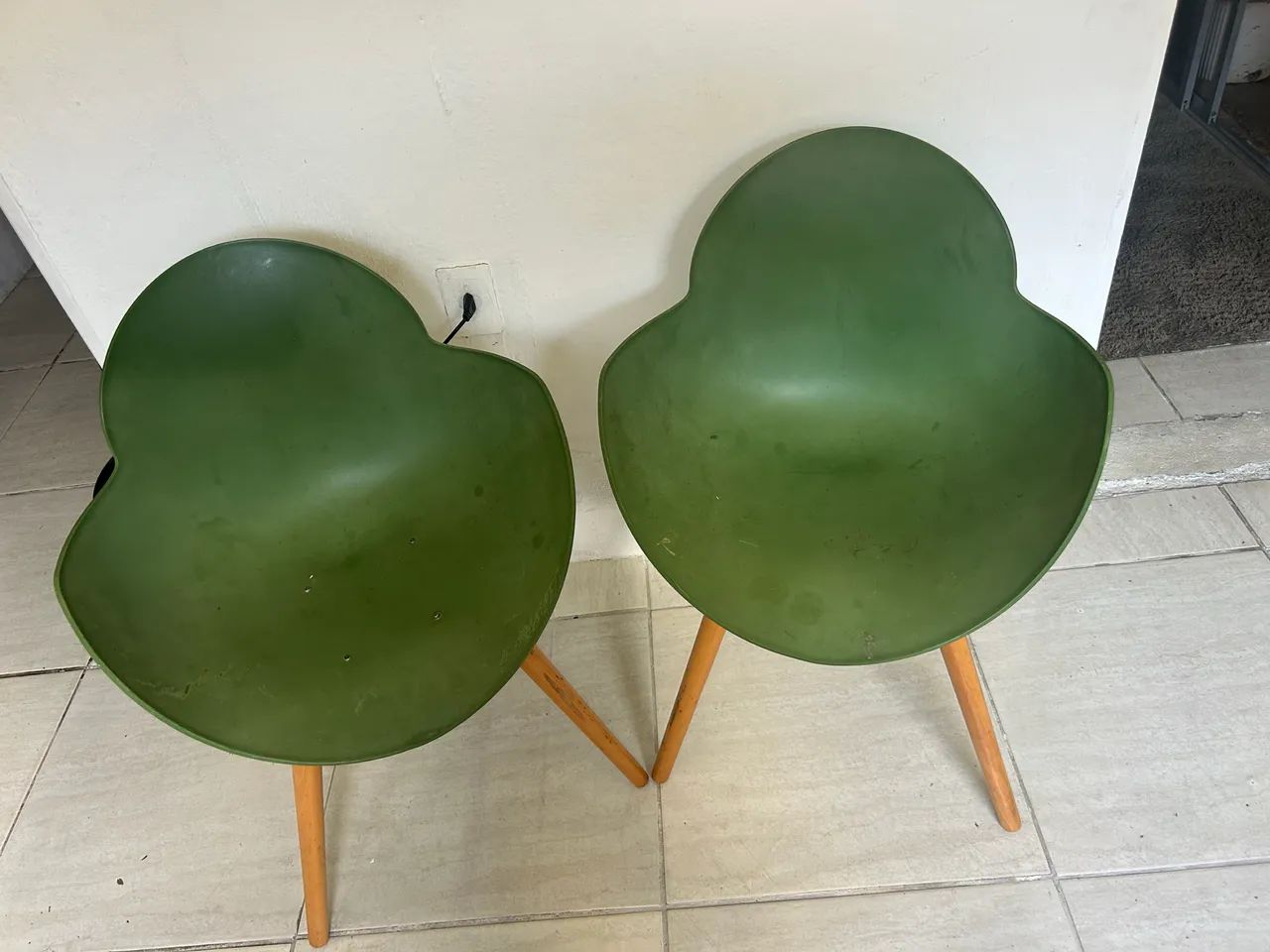 2 cadeira pés palitos com almofada  - Foto 2
